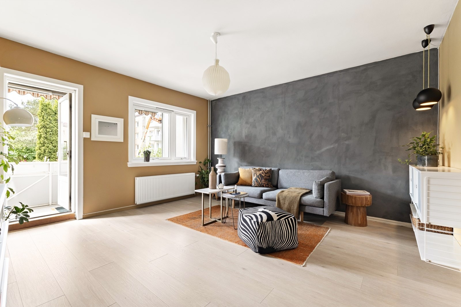 Sonja Damcevski Johansen v/Proaktiv Properties har gleden av å presentere Biskop Jens Nilssøns gate 18 B - En lys og gjennomgående 3,5-roms med solrik balkong og gratis parkering på brl. tomt, samt varmtvann og fyring inkl. i felleskost. Galleribilde