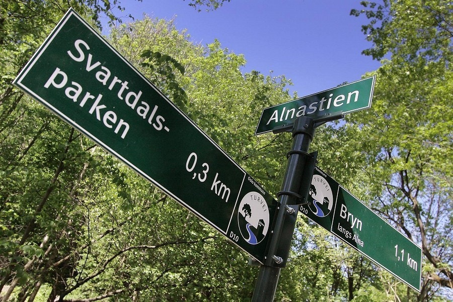 En joggetur hjemmefra og rundt Østensjøvannet tar deg en times tid, ønsker du heller en roligere tur med barnevogna eller hunden, er Alnaelven et perfekt valg. Galleribilde