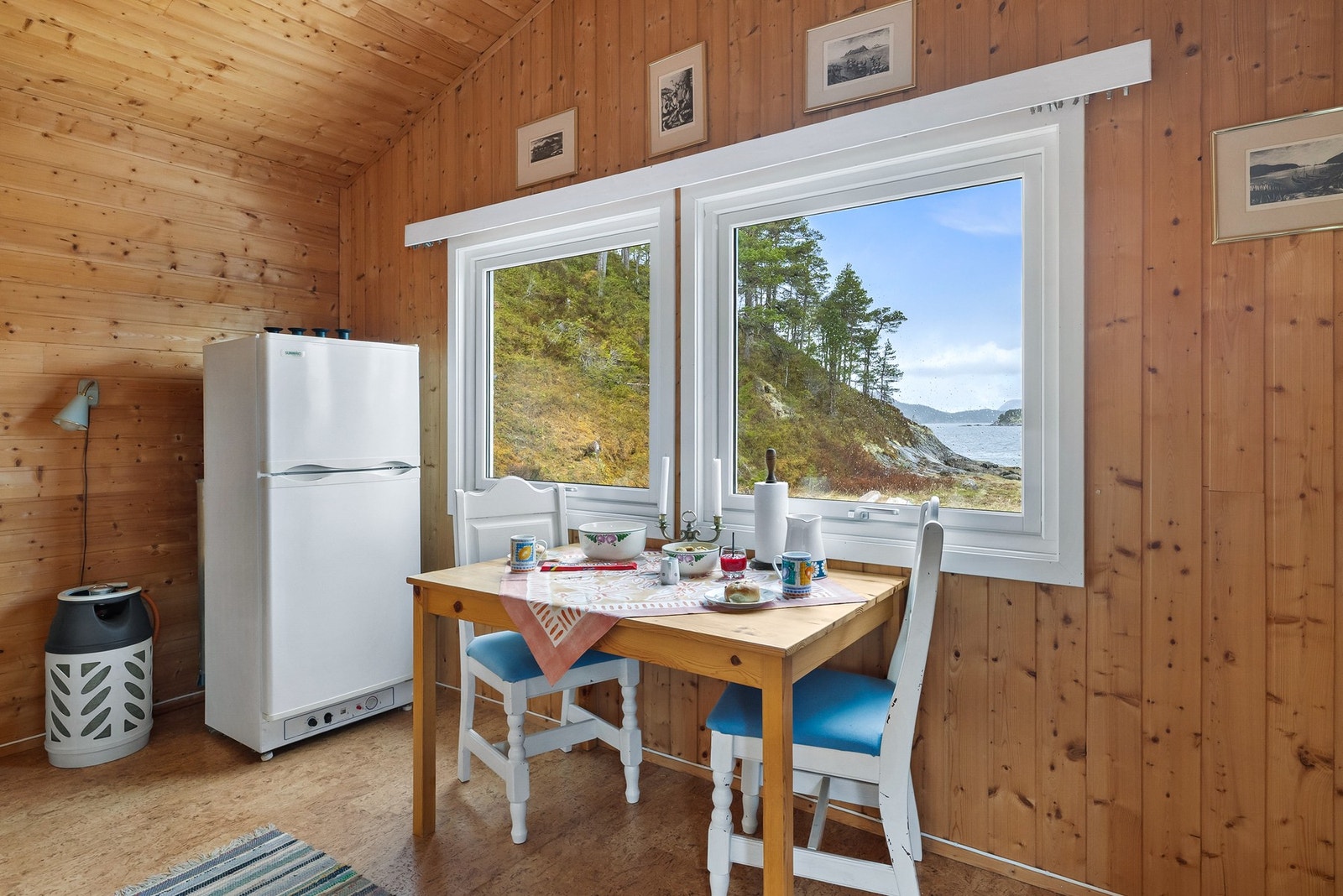 Rikelig med naturlig lys fra vindusflater Galleribilde