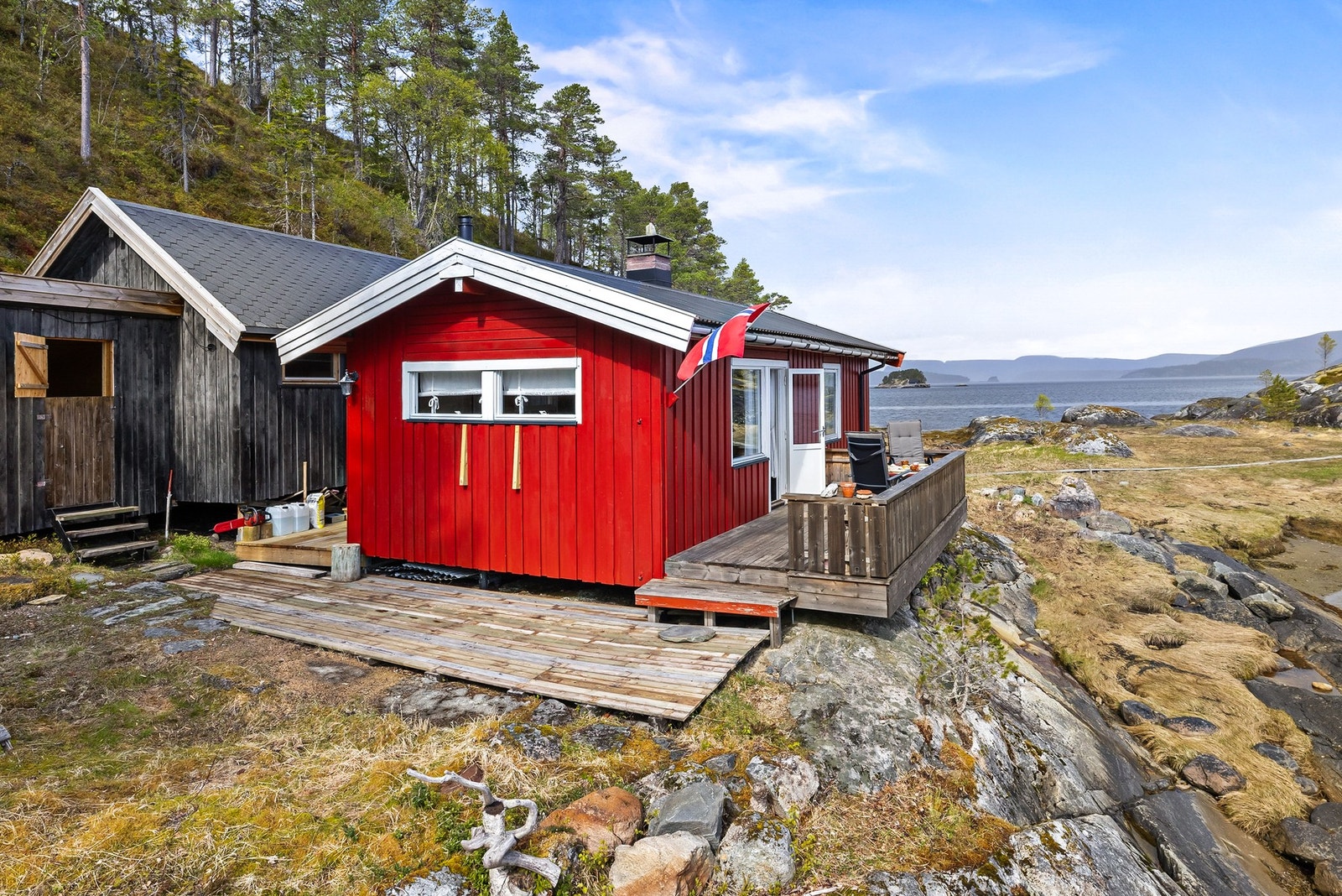 Hytta ble oppført i 1983, supplert med nytt anneks fra 2024 Galleribilde