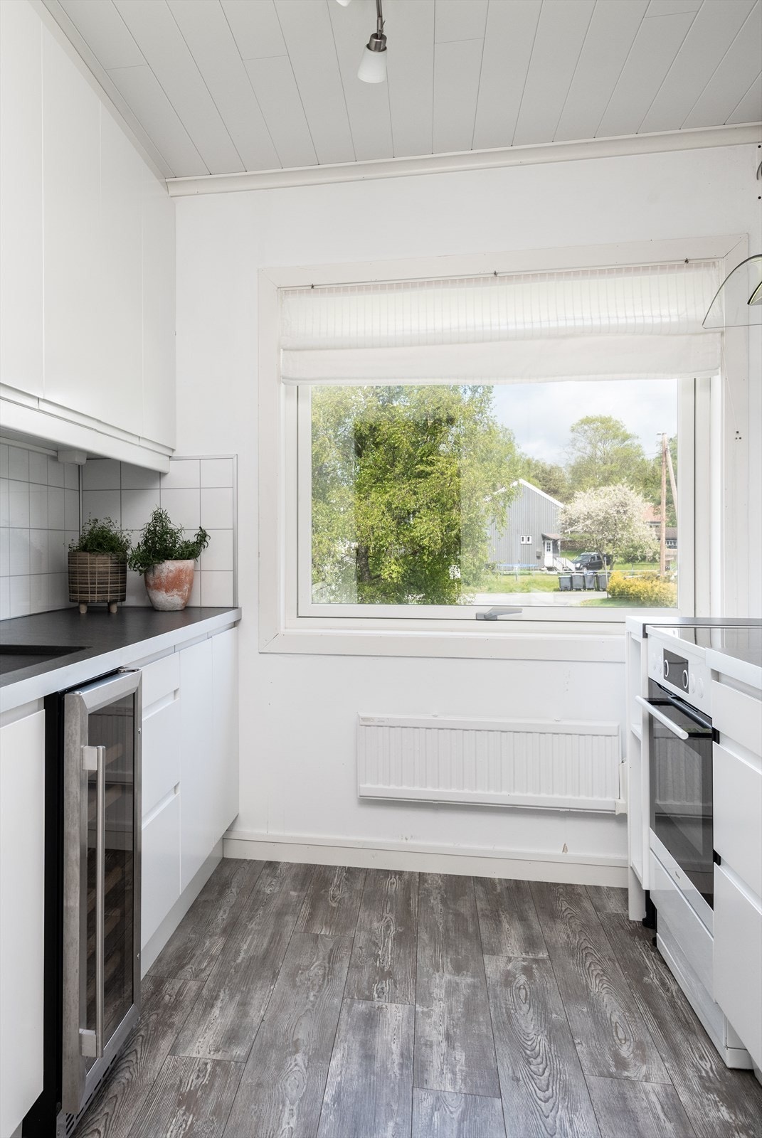 Rommet er utstyrt med komfyrvakt og ventilator med avtrekk ut. Galleribilde