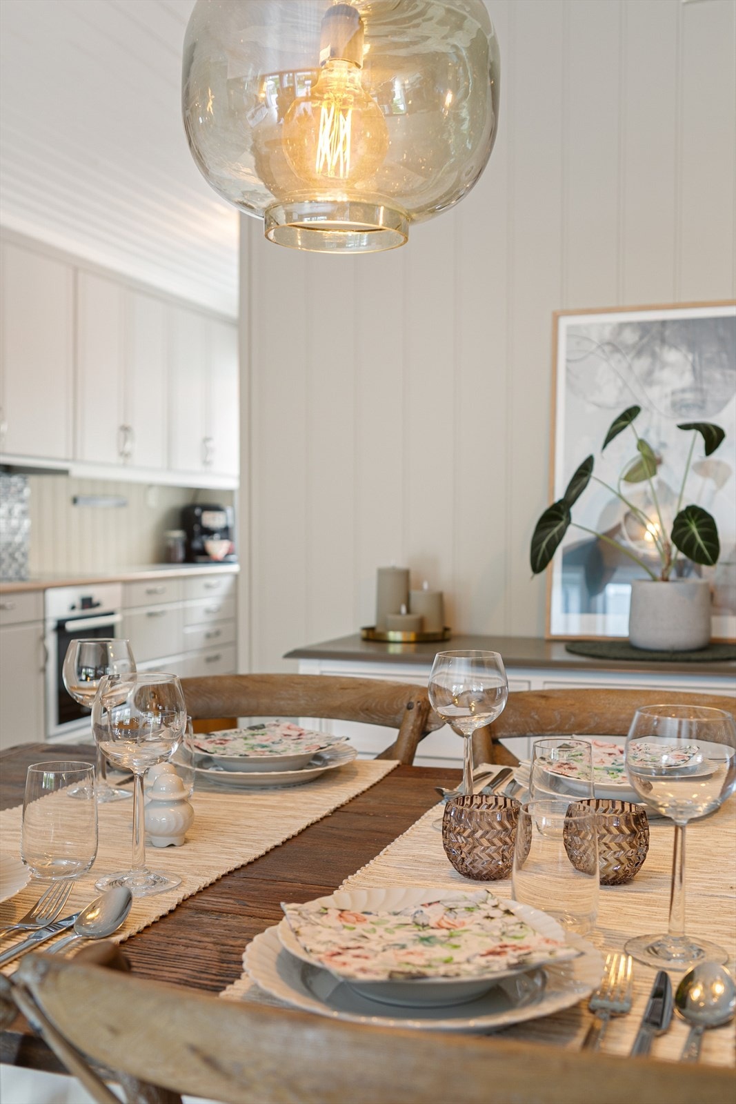 Her er det gode muligheter til å samle familie og venner til hyggelige måltider! Galleribilde