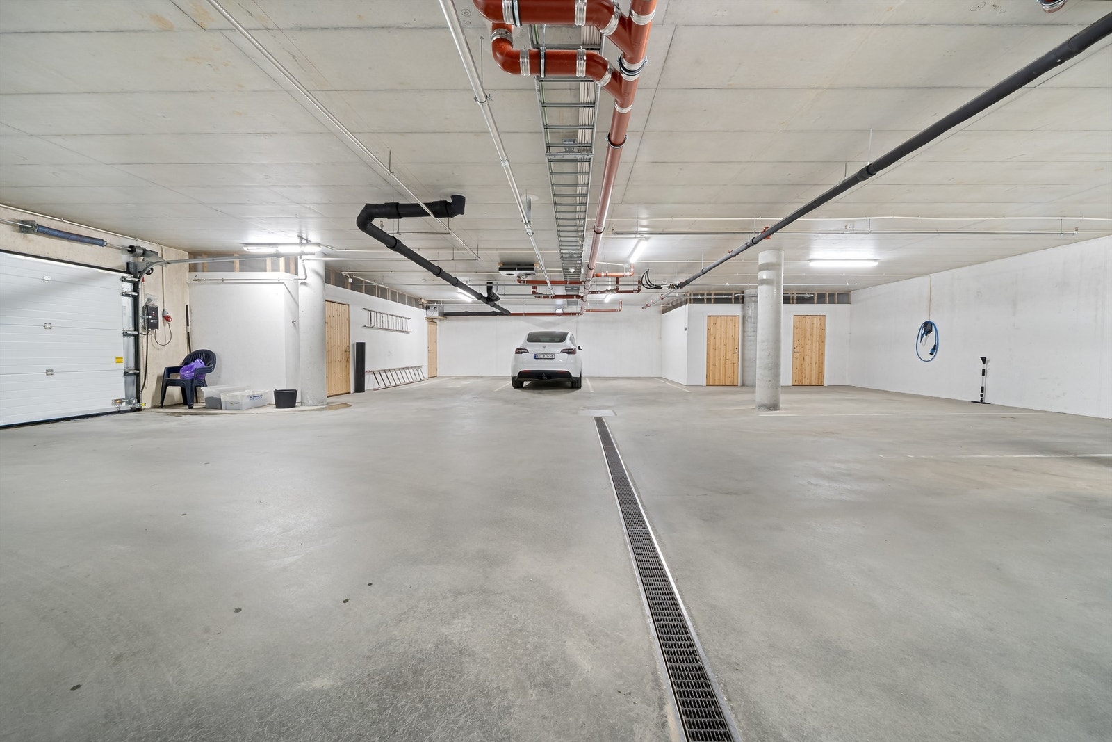 Parkering i p-kjeller. Galleribilde