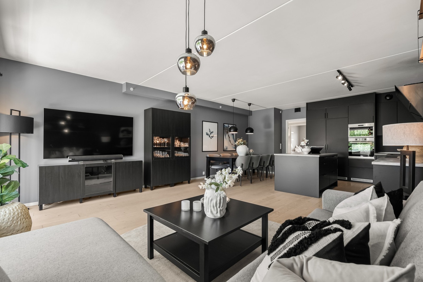 Boligen har gjennomgått flere oppgraderinger de siste to årene, og fremstår nå delikat og med gjennomgående god standard. Galleribilde
