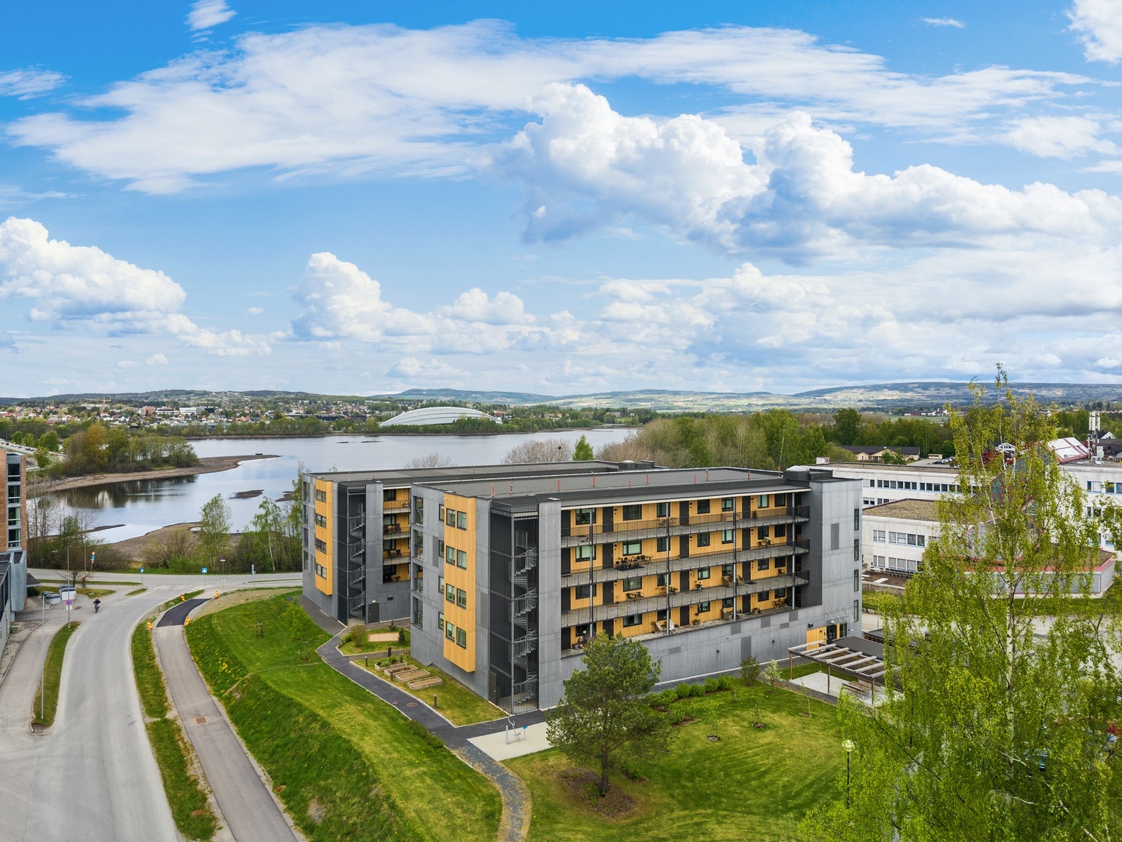Flotte turmuligheter, vakker natur og golfbane like ved. Idrett er en stor del av Ottestad og Bekkelaget Galleribilde