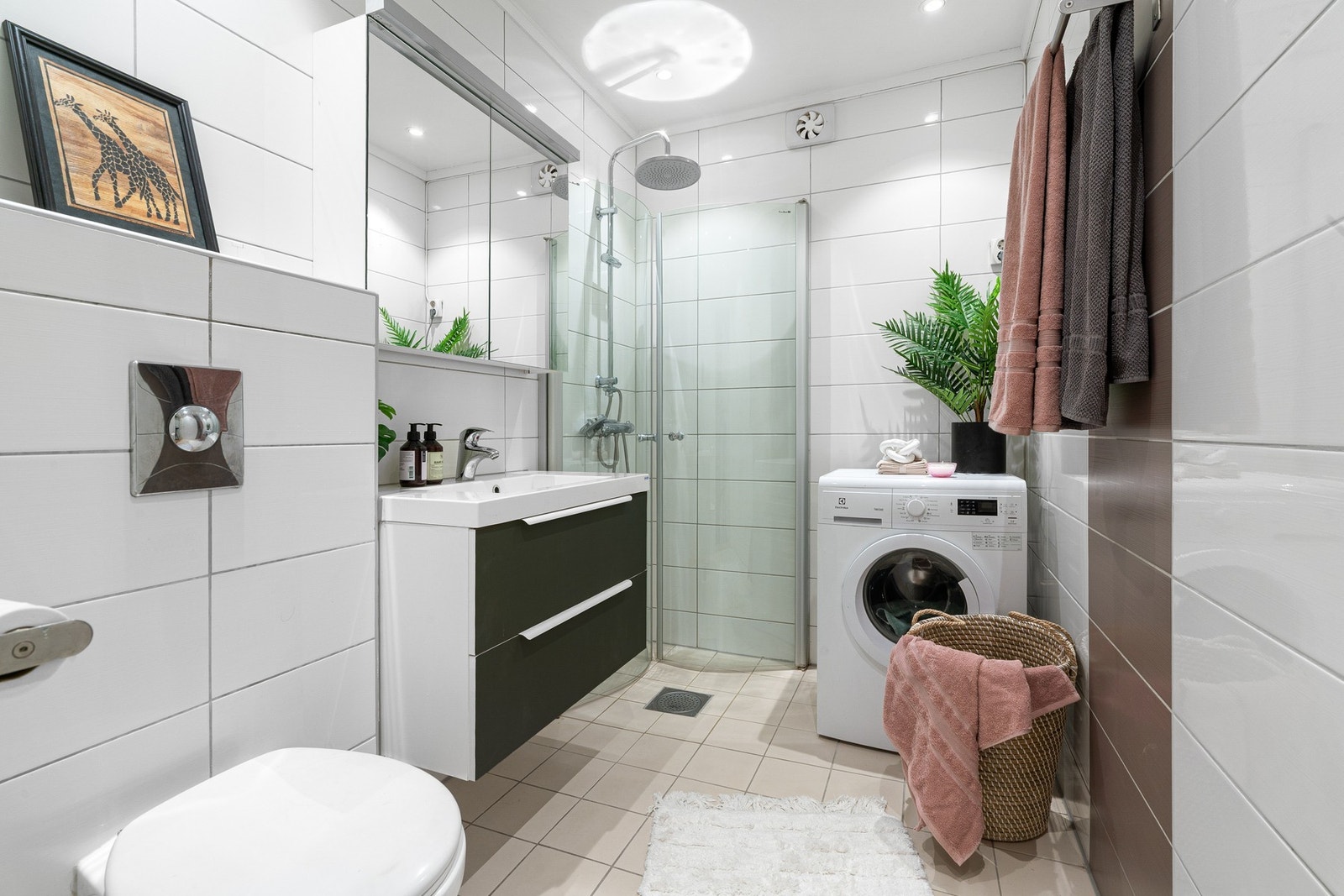 Opplegg for vaskemaskin på badet Galleribilde