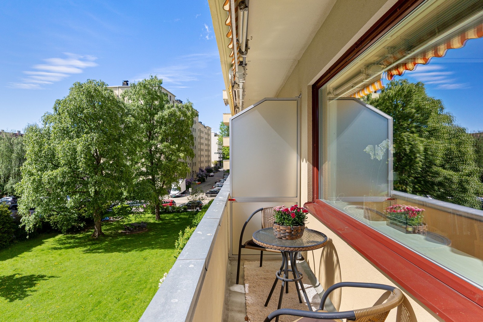 Lys og flott, gjennomgående 3-roms selveierleilighet med sentral beliggenhet i rolig sidegate på Majorstuen/Marienlyst. Galleribilde