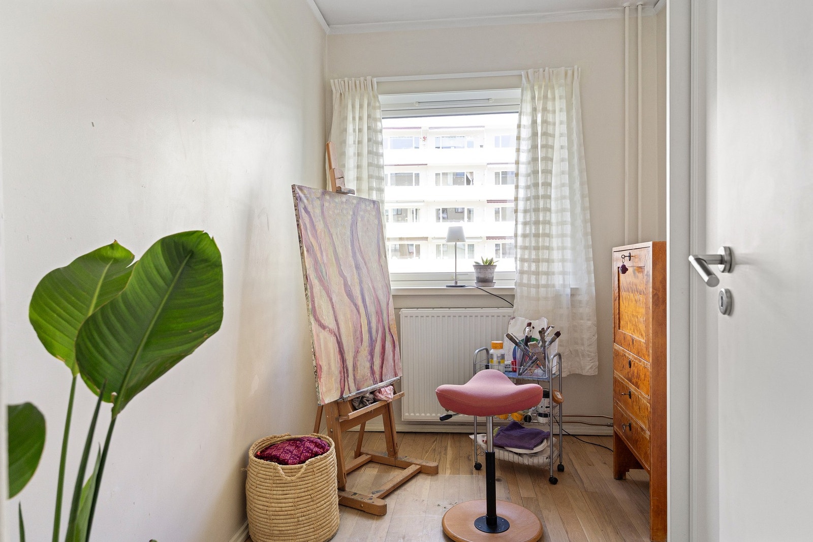 Rommet er 2,1x3,0 meter og har plass til dobbeltseng og garderobe. Galleribilde