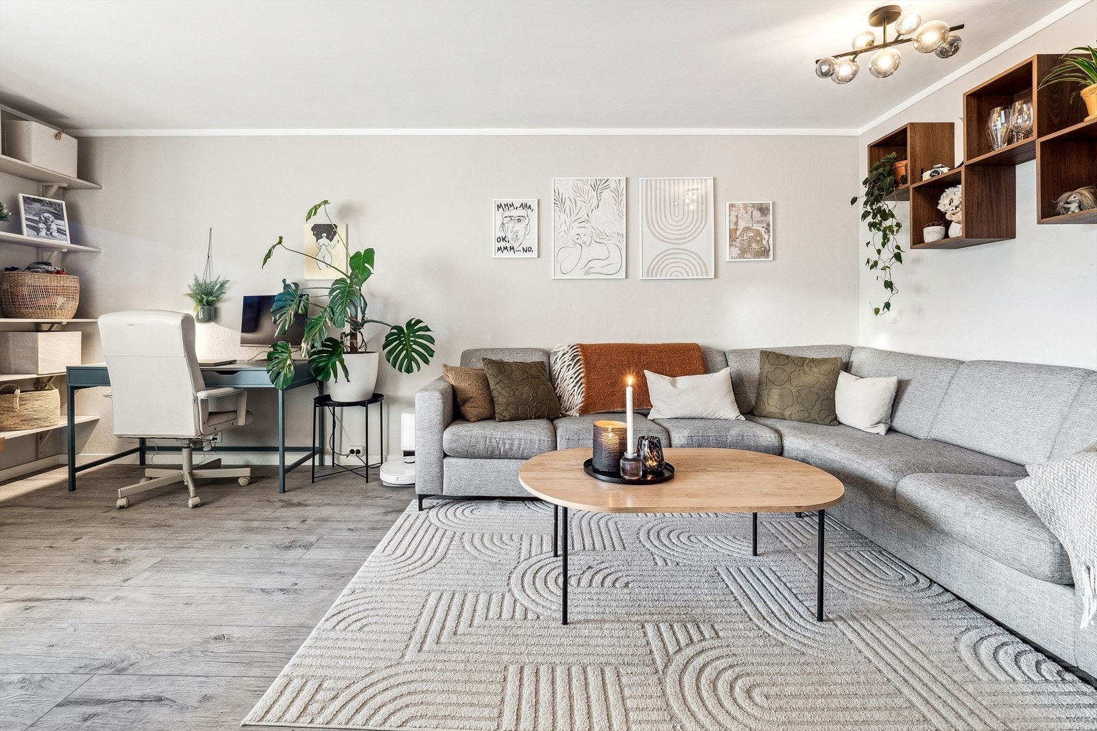 Leiligheten er oppgradert med nye gulv og nymalte overflater de senere år. Oppvarming og varmtvann leveres fra fjernvarmeanlegg. Galleribilde