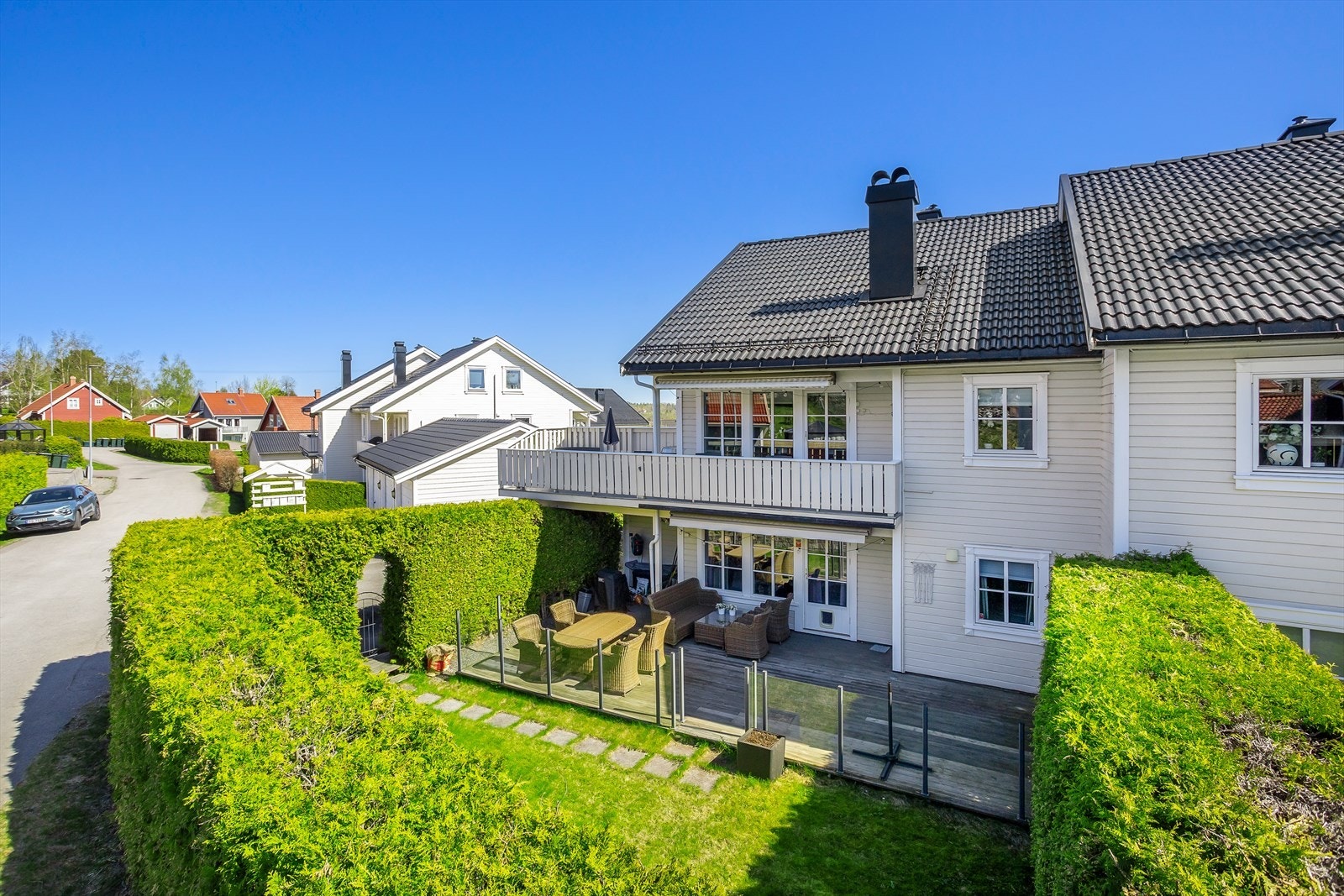 Leiligheten ligger i byggets 2. og 3. etasje Galleribilde