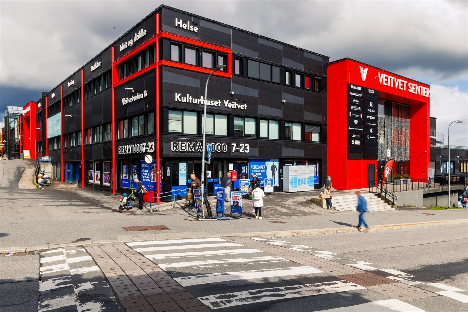 Nærsenter med butikker og servicetilbud innenfor gangavstand Galleribilde