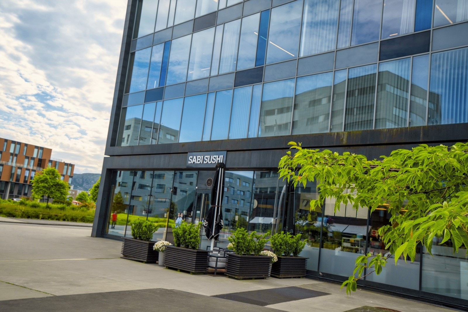 Kort vei til servicetilbud og spisesteder i Hinna Park. Galleribilde