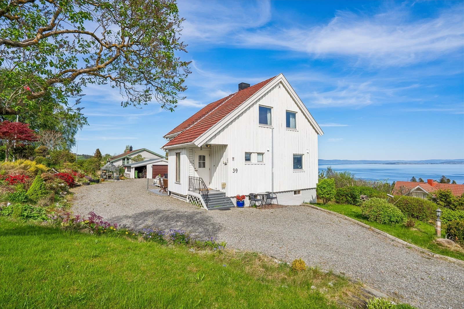 Eiendommen nyter av gode solforhold, med sol fra morgen til kveld. Galleribilde