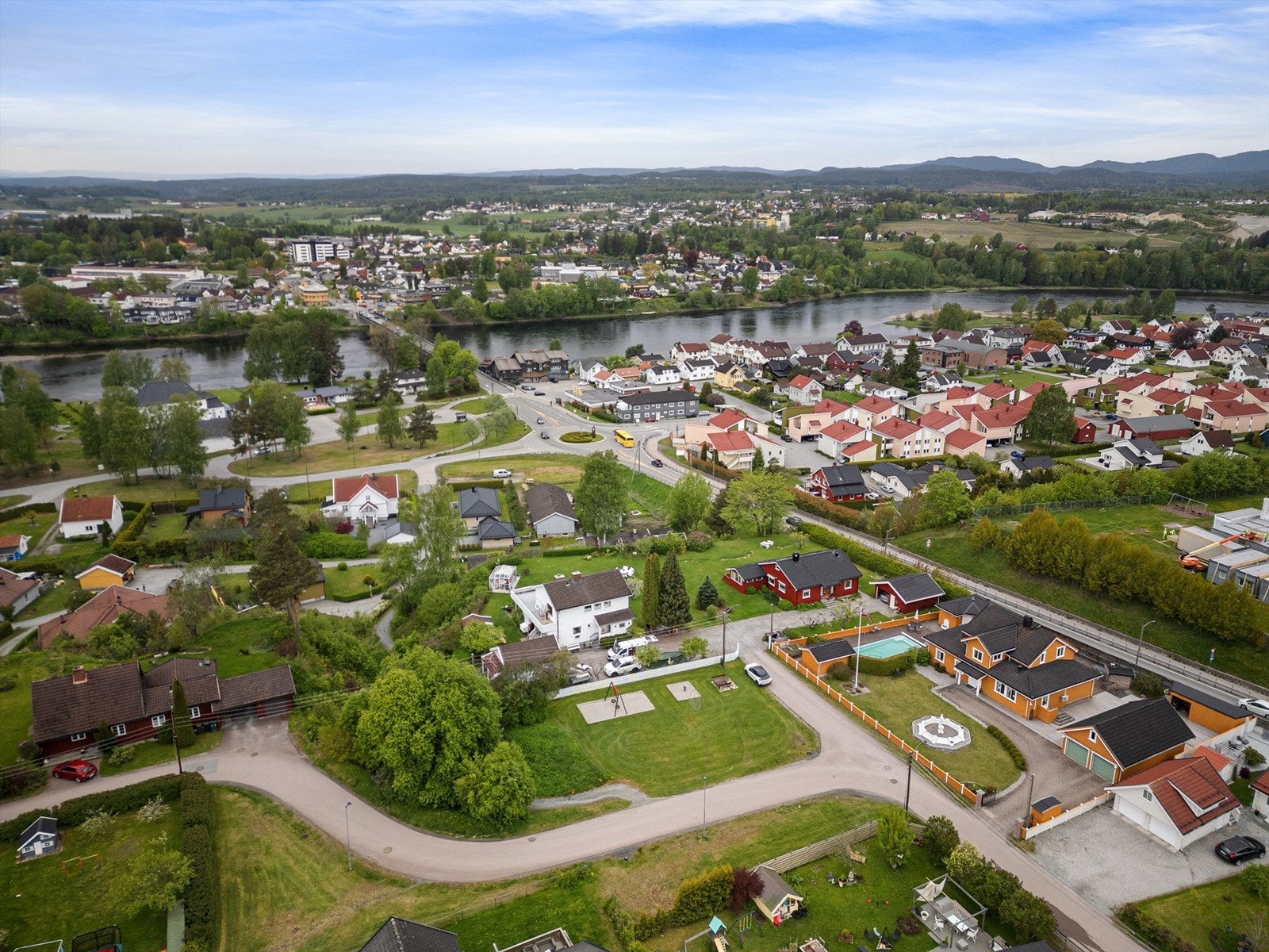 Kort vei til Hokksund sentrum med de flere servicetilbud Galleribilde