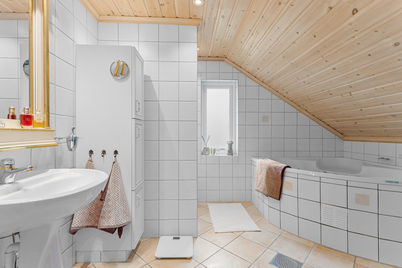Badekar i hjørne Galleribilde