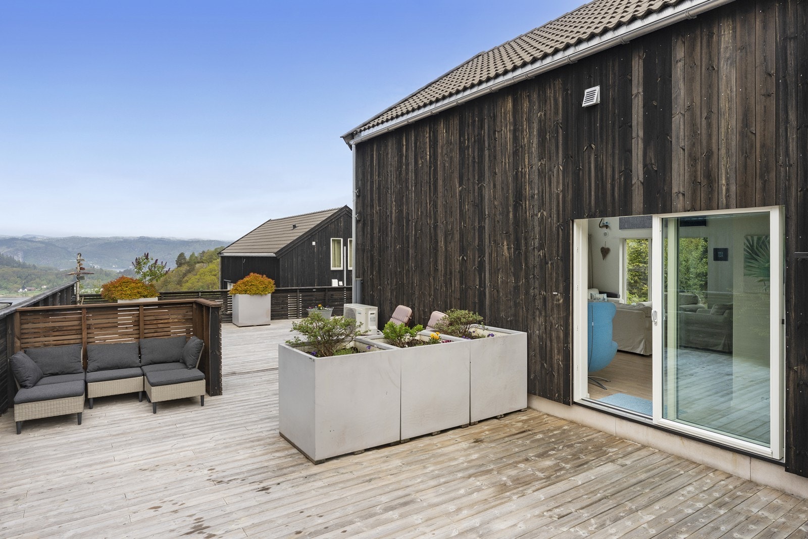 Store solrike terrasser oppdelt i ulike soner Galleribilde