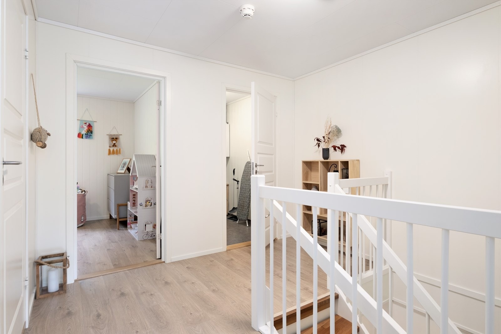 Av tekniske kvaliteter har bustaden balansert ventilasjon og sentralstøvsuger. Galleribilde