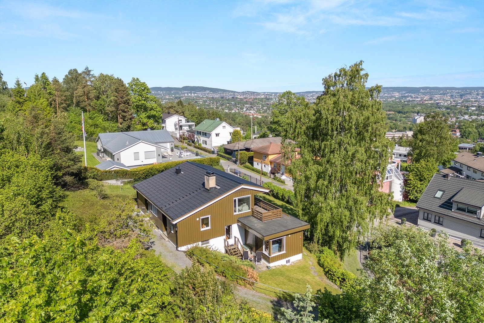 Boligen har hovedsakelig eldre standard, men er godt ivaretatt. En svært spennende mulighet for oppgradering Galleribilde