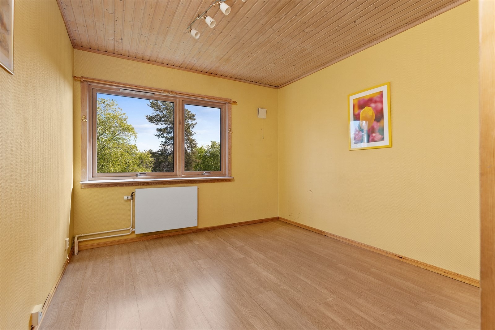 Soverommet har plass til både seng og arbeidsbord. Galleribilde