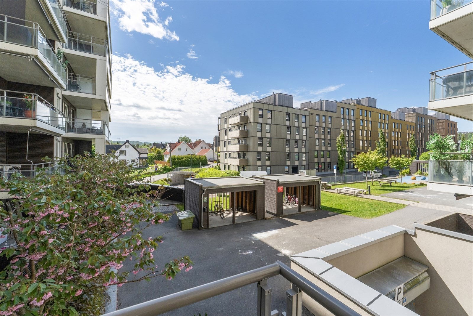 Utsyn til fellesområdet fra balkongen. Galleribilde