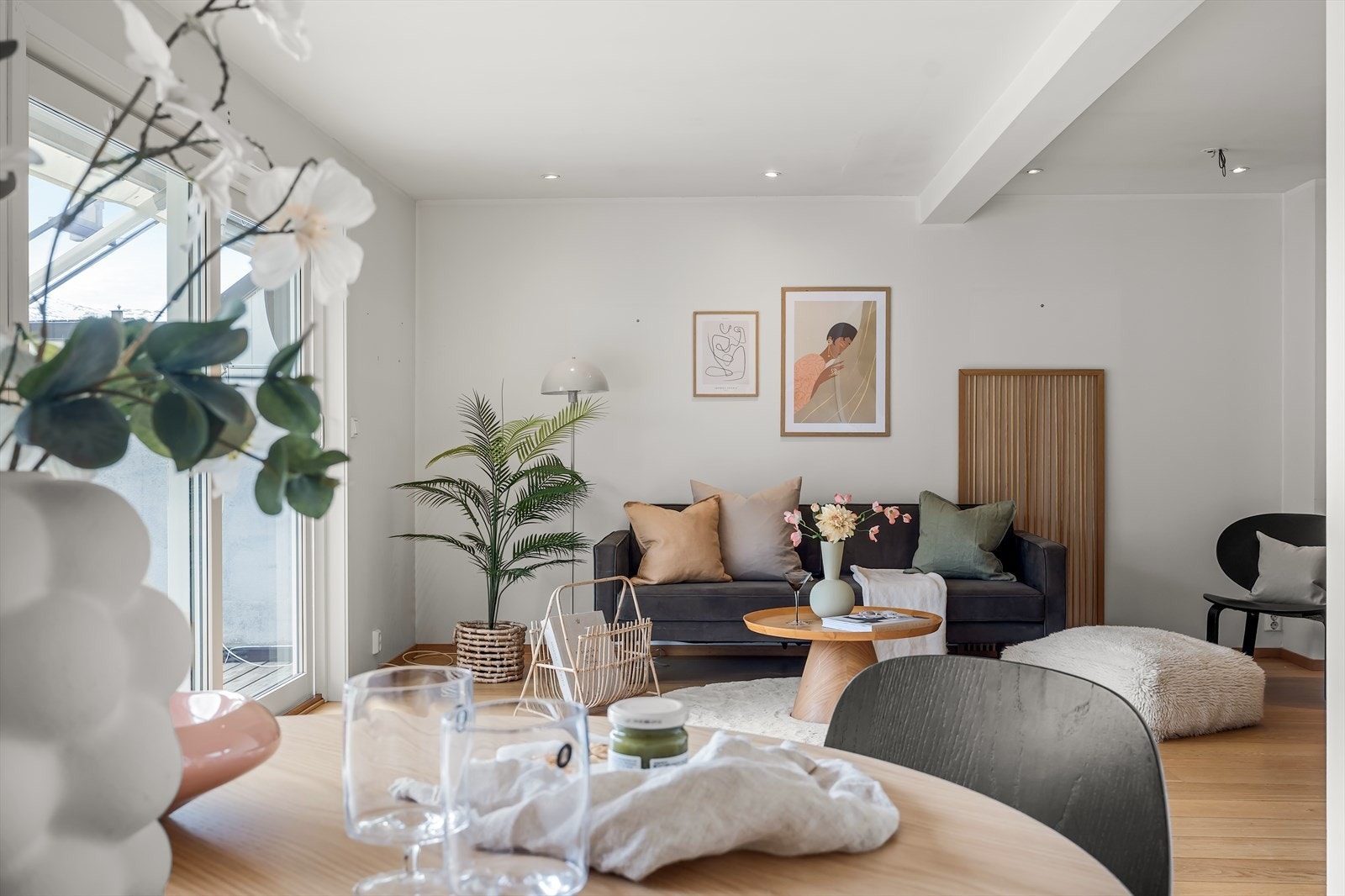Lyse, delikate og tidløse kvaliteter. Meget flott parkett på gulv. Galleribilde