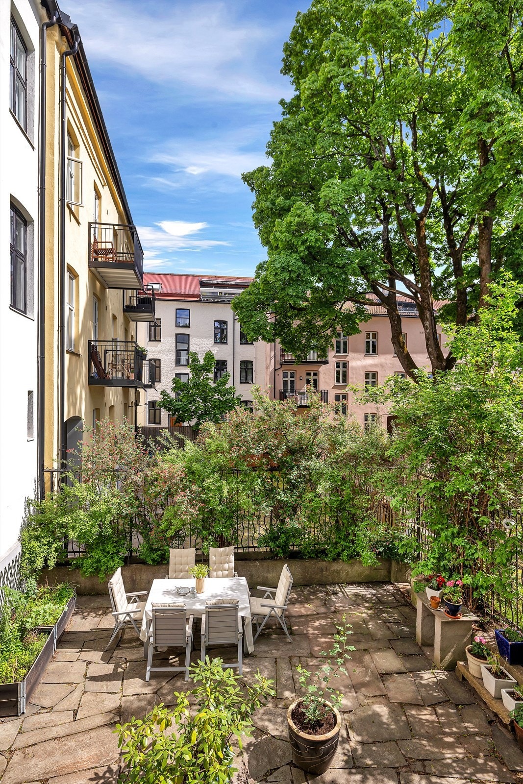 Denne plassen innbyr til varme sommerdager- og kvelder. Galleribilde