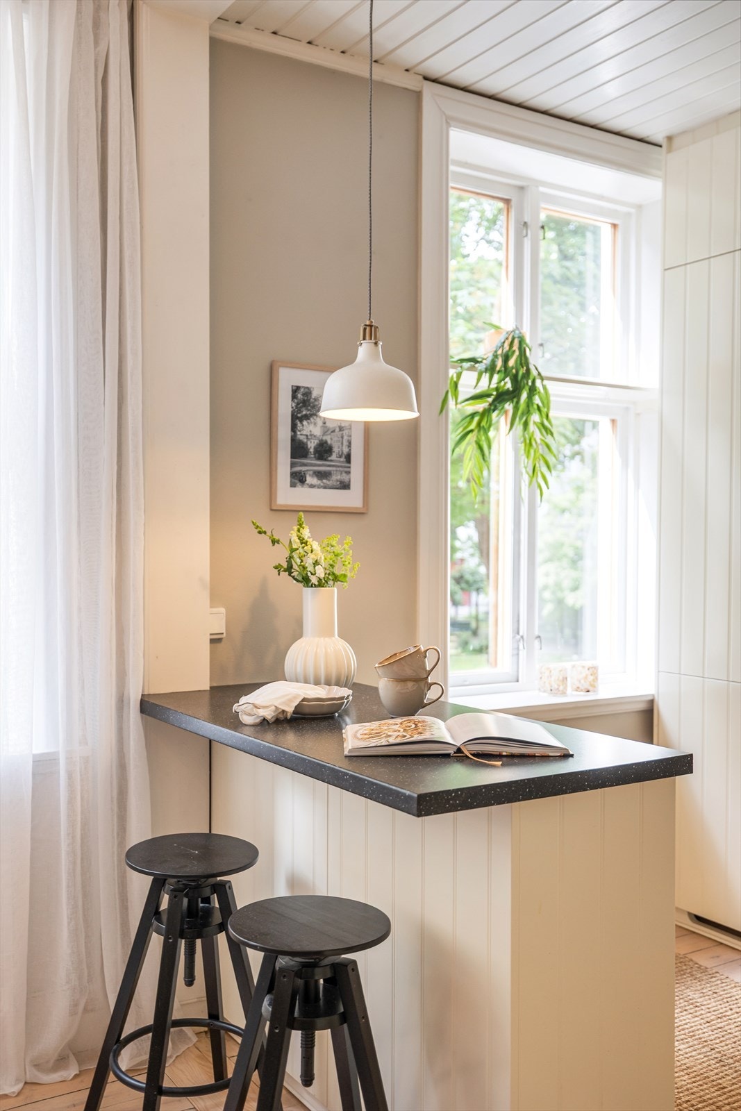 En nydelig plass for å nyte morgenkaffen. Denne kan tas bort og evenetuelt byttes ut med spisebord, se alternativ planløsning. Galleribilde