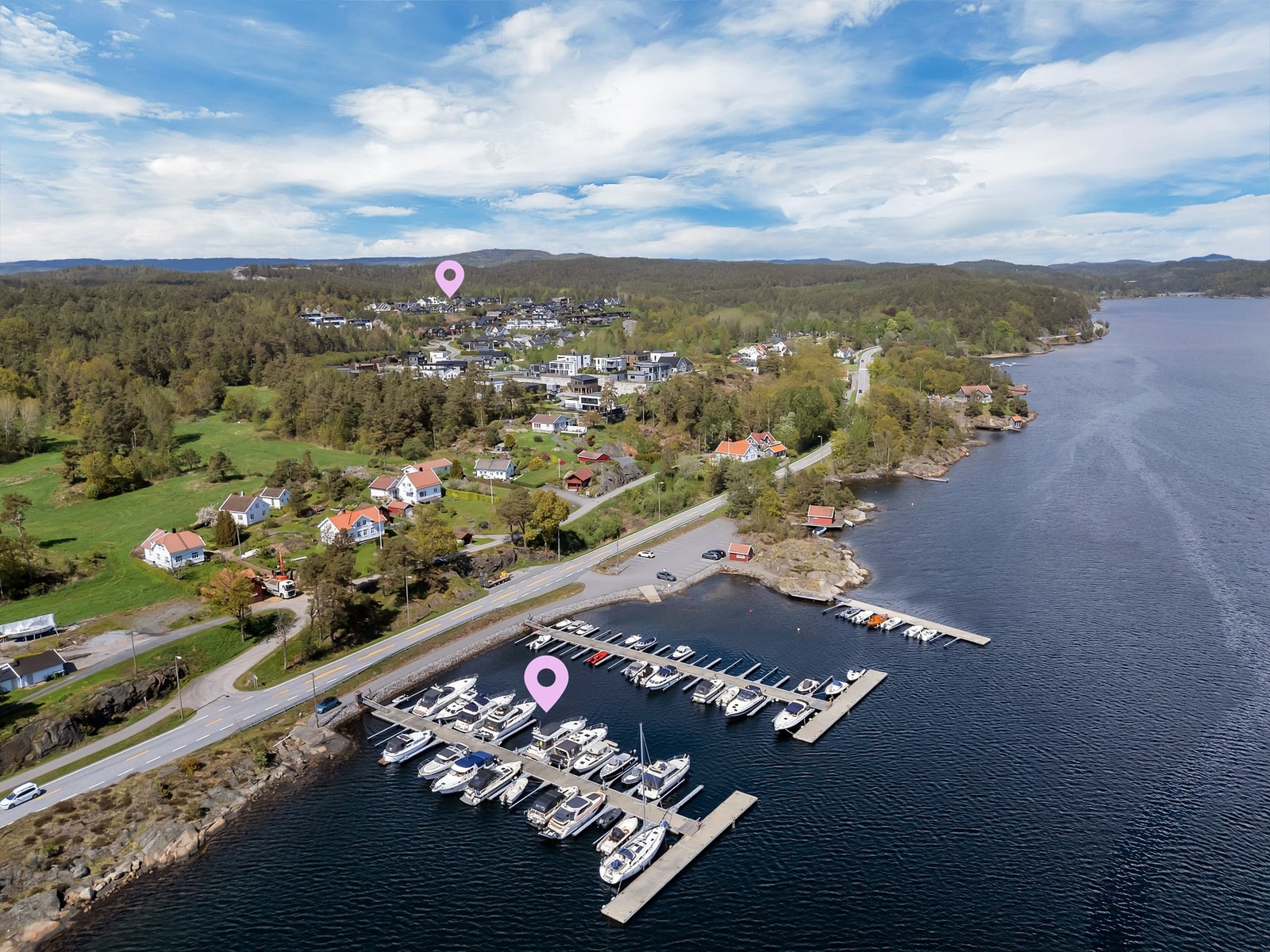 Medfølgende båtplass på Helldal bryggeanlegg, kun 3 minutt unna med bil! Galleribilde