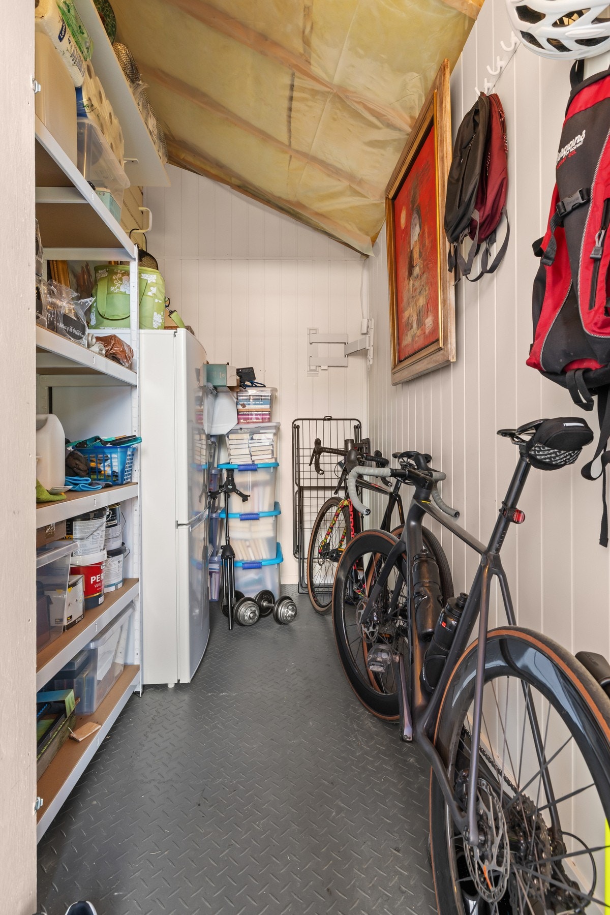 Praktisk utvendig sportsbod på 5 m². Galleribilde