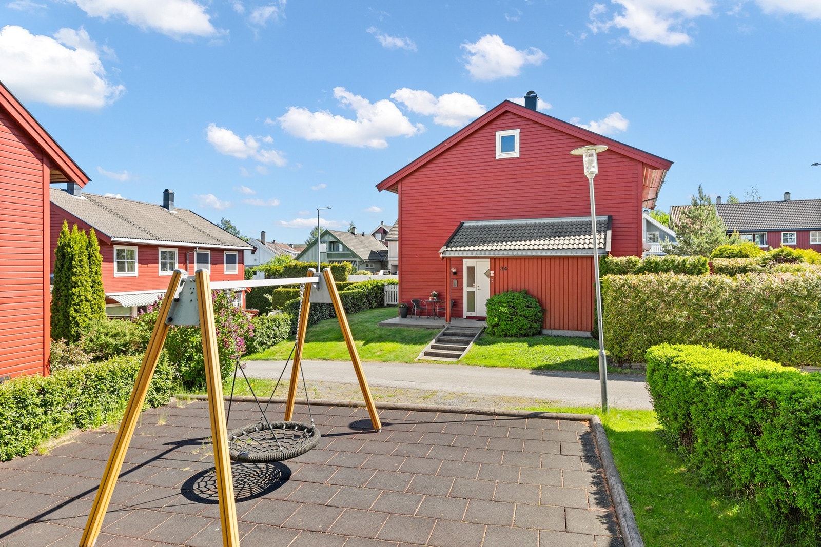 Lekeplass på borettslagets eiendom. Galleribilde
