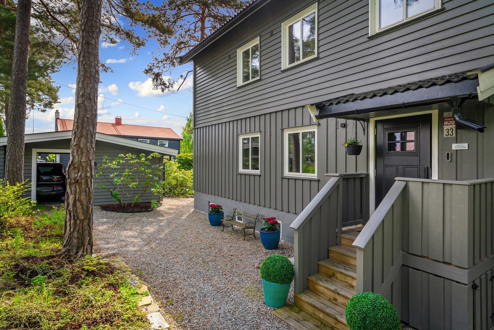 Inngangsparti på østsiden. Galleribilde