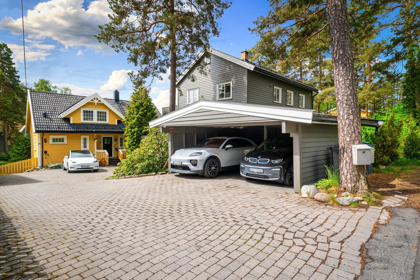 Dobbel carport (ikke byggemeldt). Galleribilde