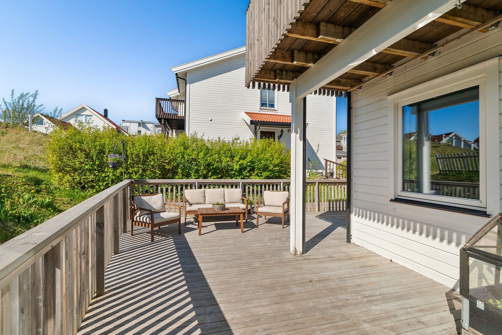Boligen har totalt 52 kvadratmeter med uteplass, fordelt på en stor terrasse og en balkong. Galleribilde