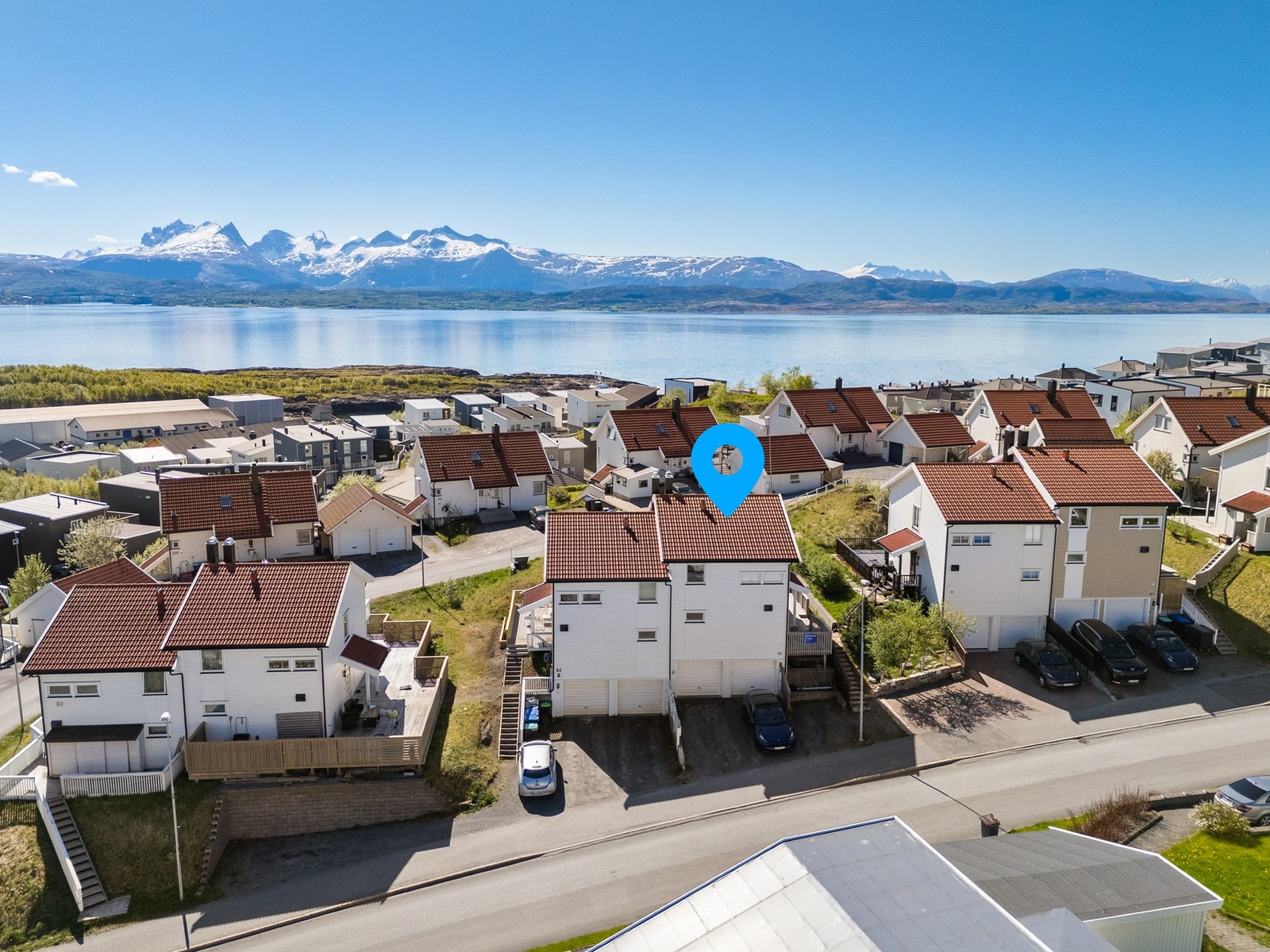 En familievennlig beliggenhet i Bodø, med kort vei til skoler, barnehager og dagligvarebutikker. Galleribilde