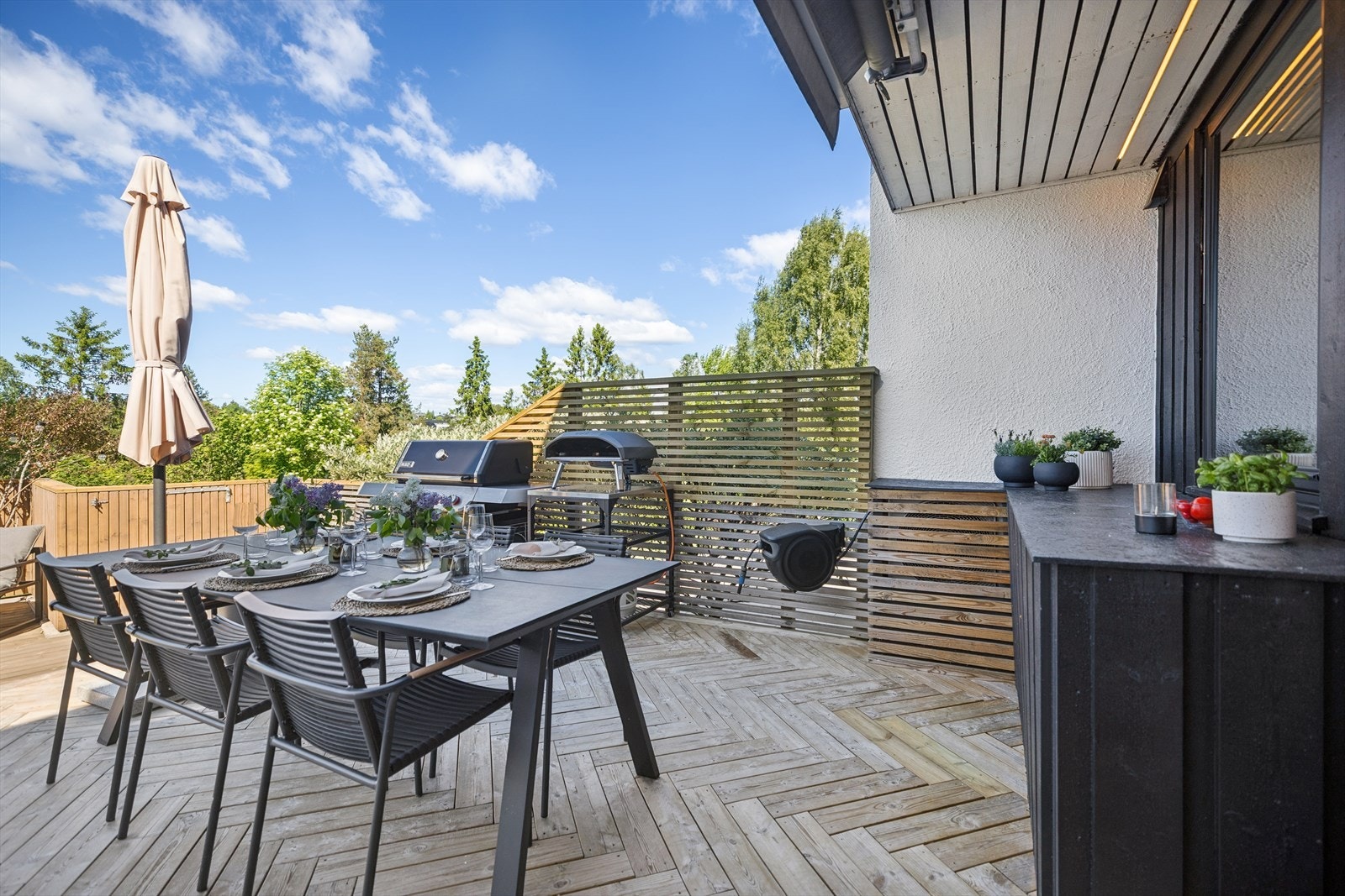 God plass til utekjøkken og grill. Galleribilde