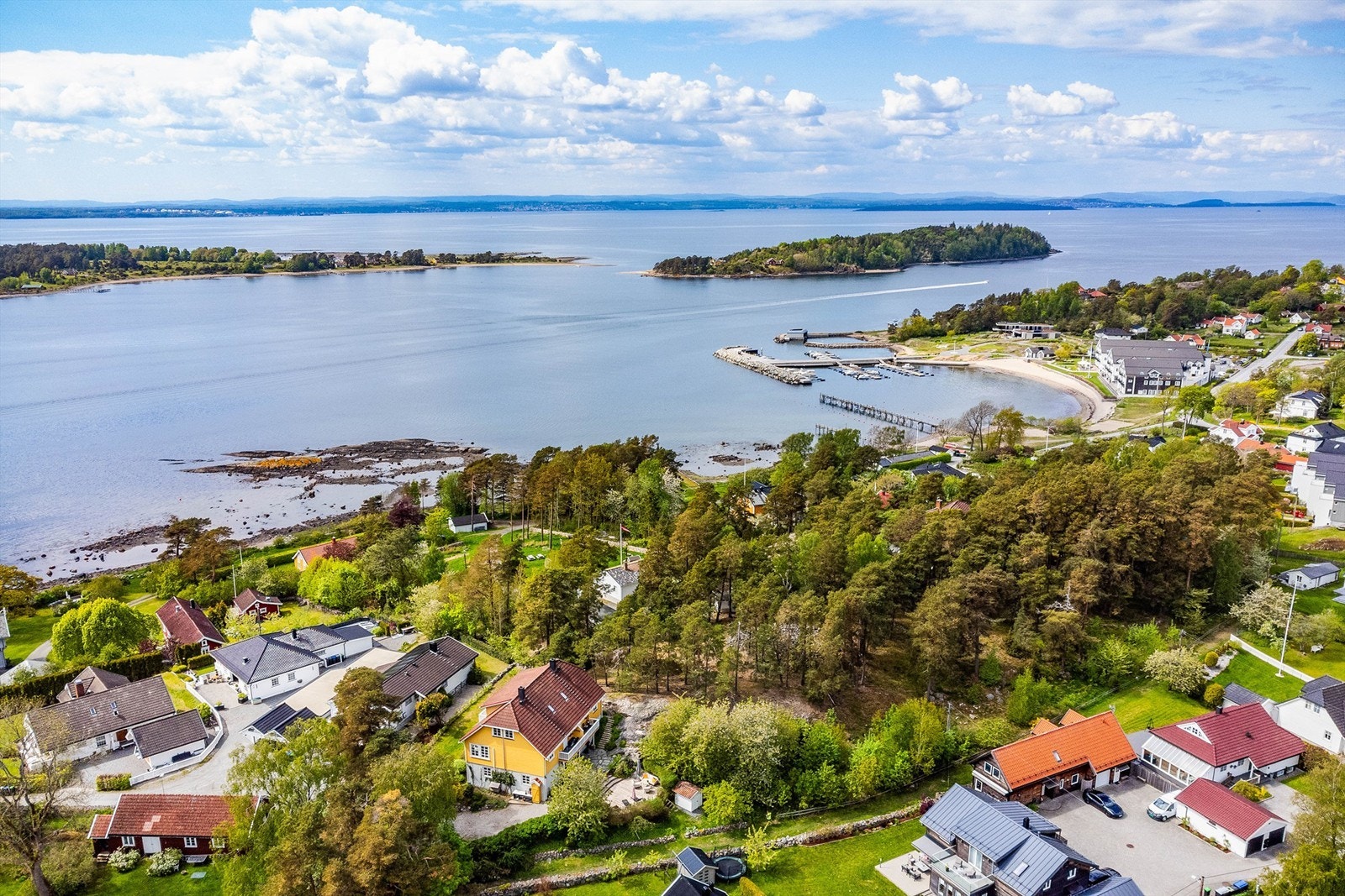 Til Larkollens populære møtesteder Losen og Støtvig er det kun kort å gå eller sykle. Galleribilde