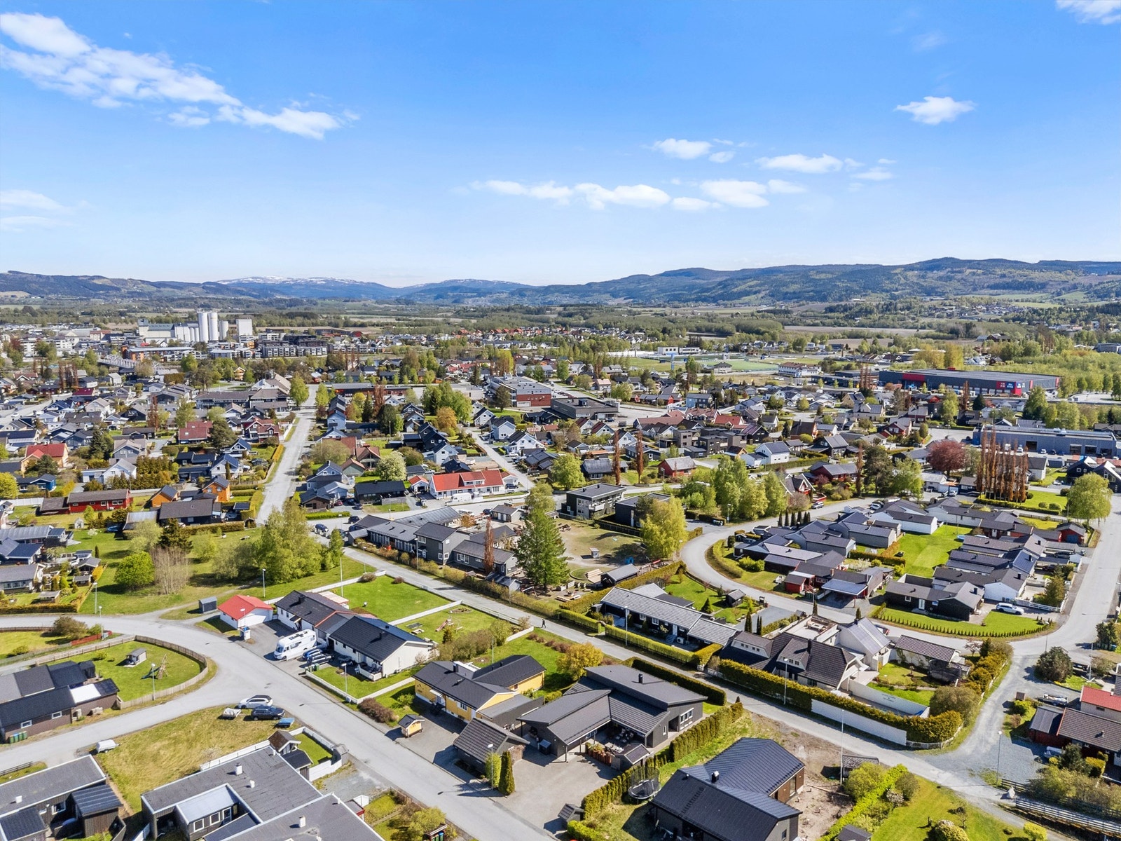 Sentralt på Ørmelen. Gangavstand til skole, barnehage og Ørin. Galleribilde