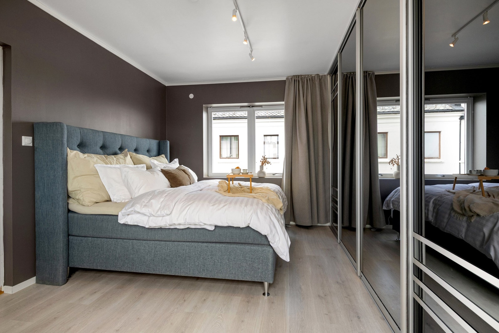 Rommet er oppmålt til ca 16m² og har god plass til dobbeltseng. Galleribilde