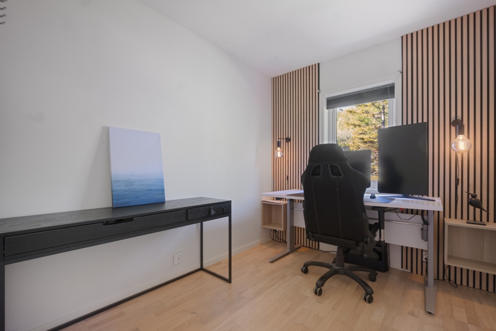 Soverom/kontor i underetasjen. Galleribilde