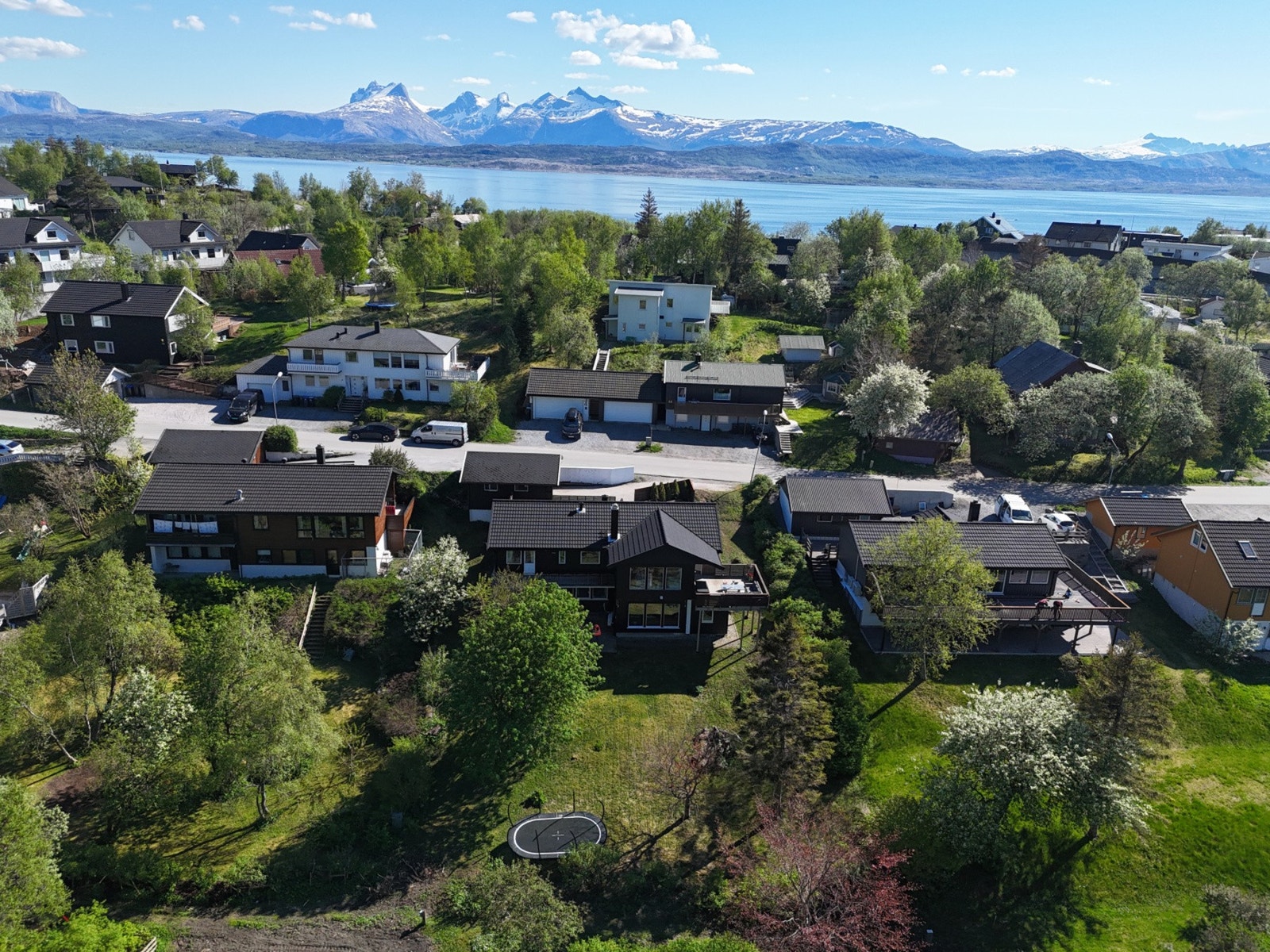 Fra eiendommen er det kort vei til både barnehager og lekeplasser. Galleribilde
