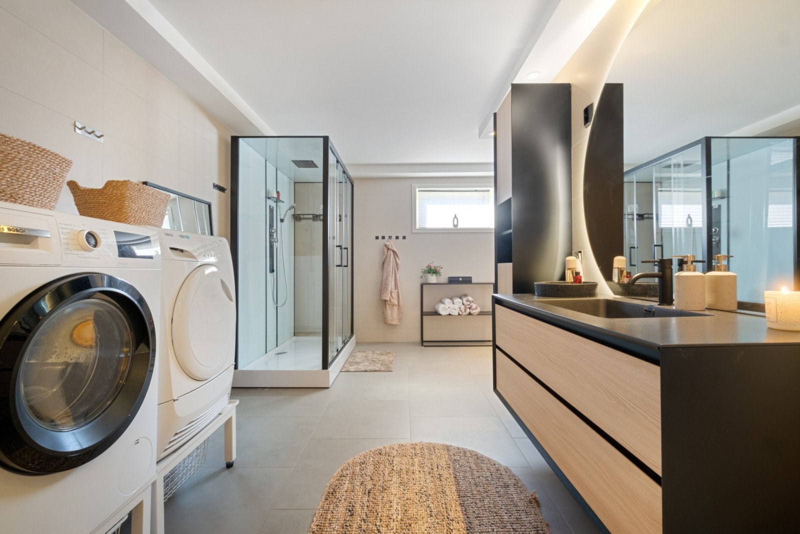 Badet er svært romslig og ble pusset opp i 2014. Galleribilde