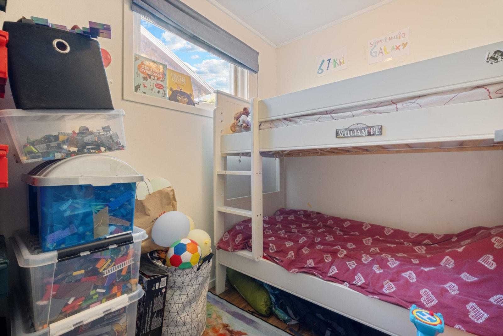 Leiligheten er en fysisk avgrenset del av underetasjen. Galleribilde