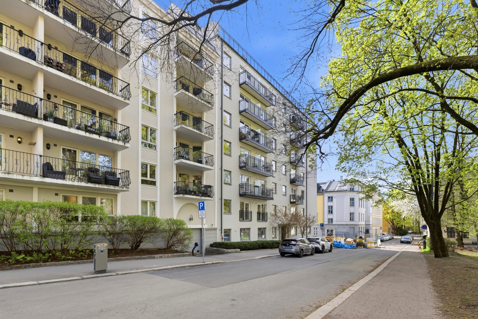 Boligen ligger i byggets 5. etasje med heisadkomst. Galleribilde
