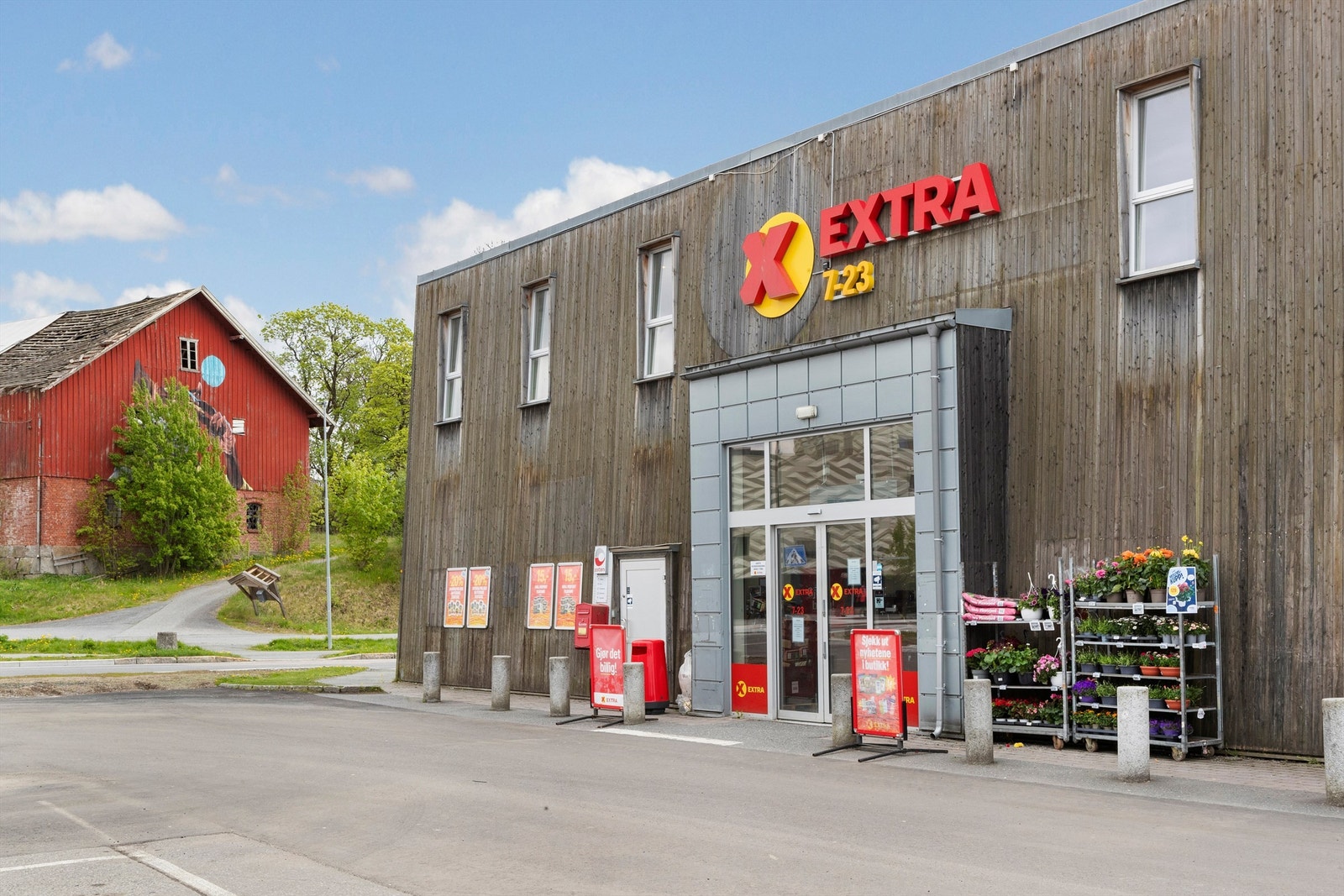 Dagligvarehandelen kan gjøres hos blant annet Coop Extra, ca. 10 minutters gange unna. Galleribilde