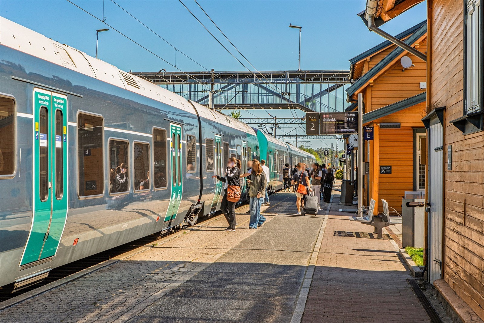 Vestby stasjon ligger ca. 1,1 km unna, der toget tar deg til Oslo S på 22-24 minutter. Galleribilde