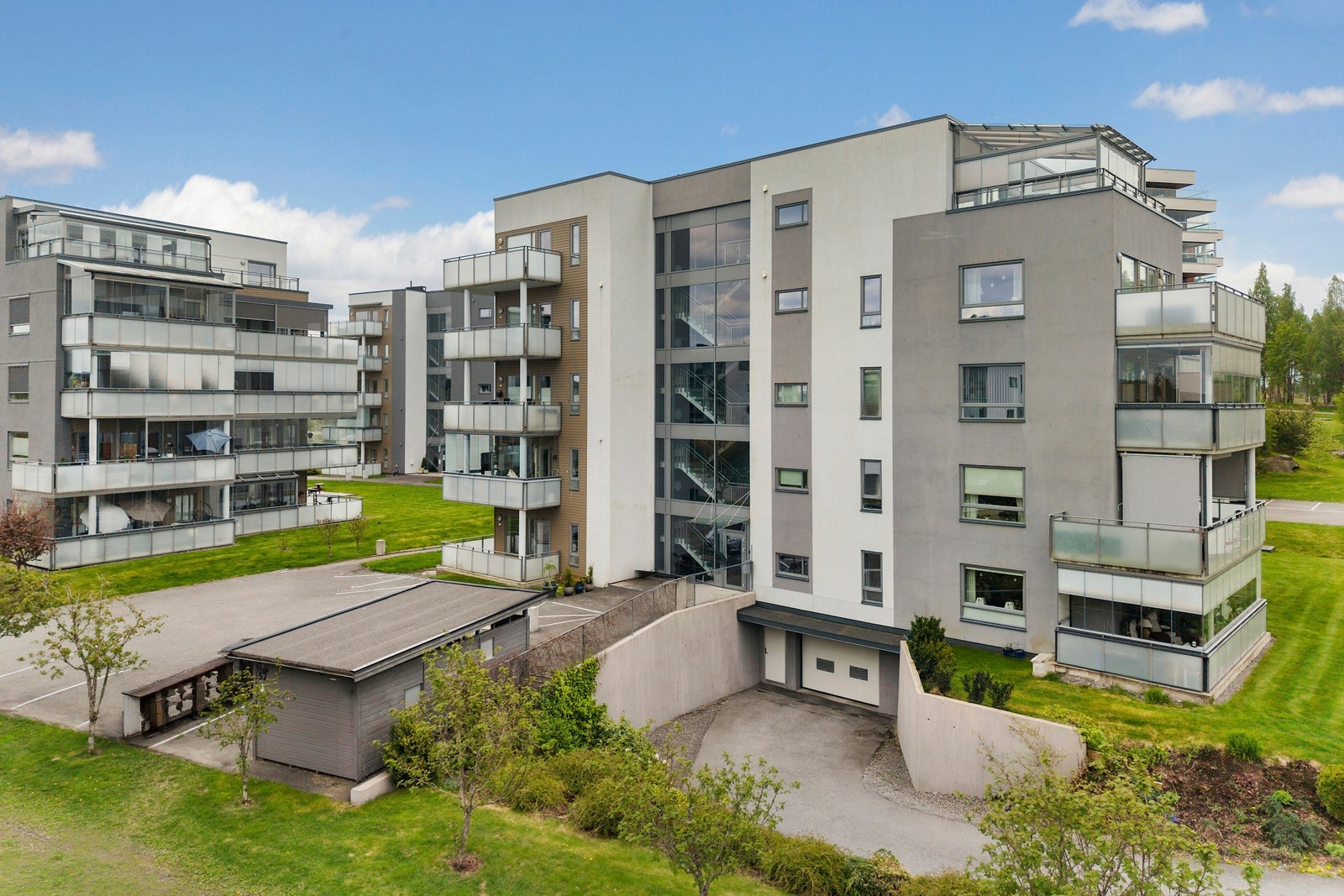 Innkjøring til parkeringskjelleren under bygget. Galleribilde