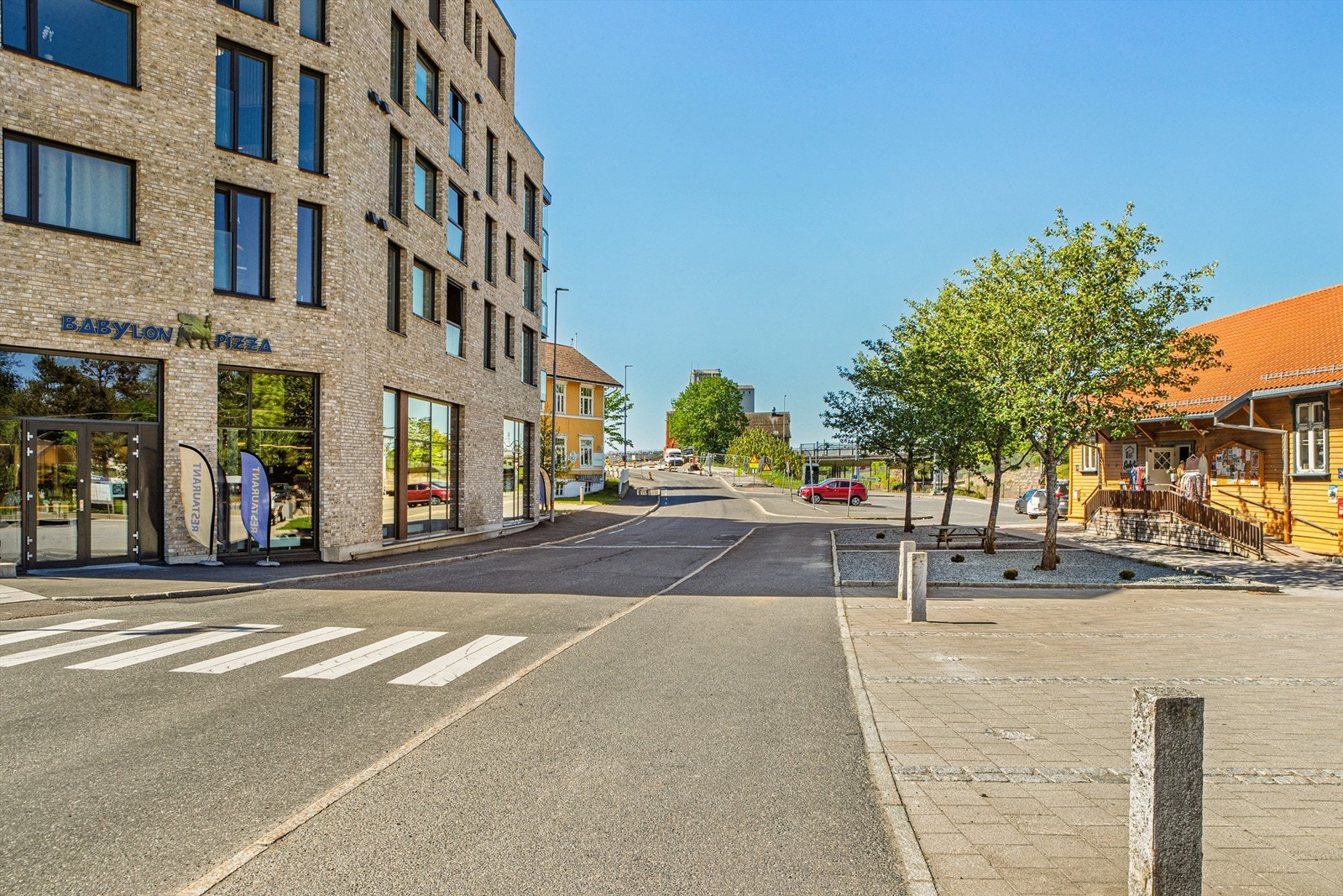 Vestby sentrum byr på et utvalg av butikker og servicetilbud i gangavstand. Galleribilde