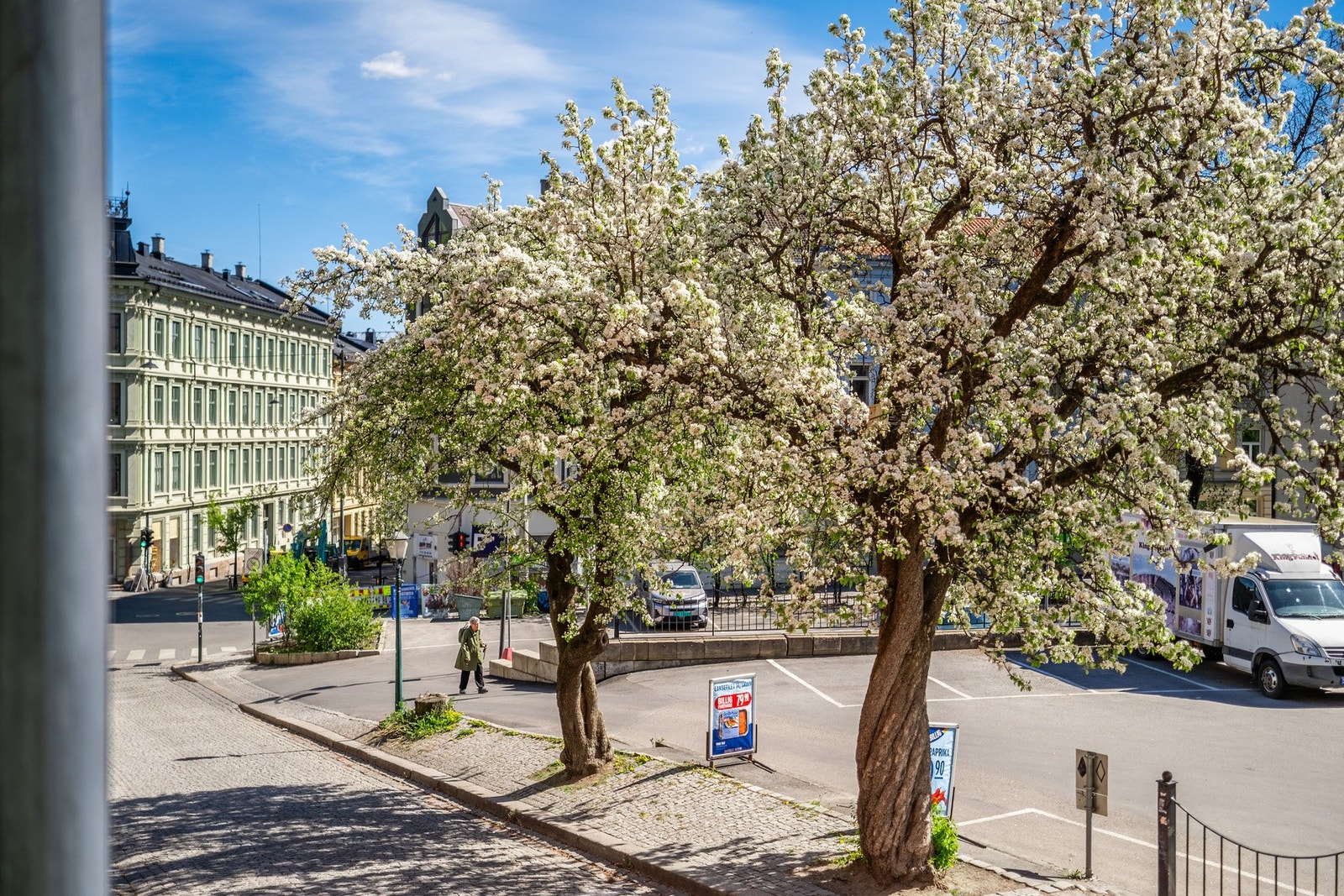 Beliggenheten er rolig, med vakre omgivelser og kort vei til et yrende byliv. Galleribilde