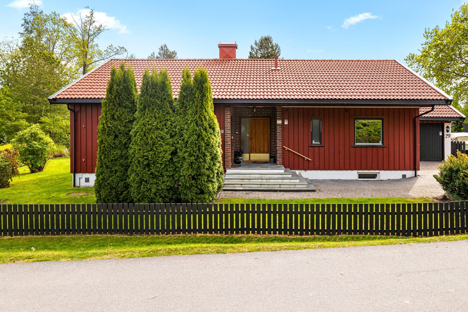 Med oppgraderinger kan Skogveien 29 bli et personlig og godt hjem, i landlige omgivelser, med gode mulighet for verdiøkning. Galleribilde