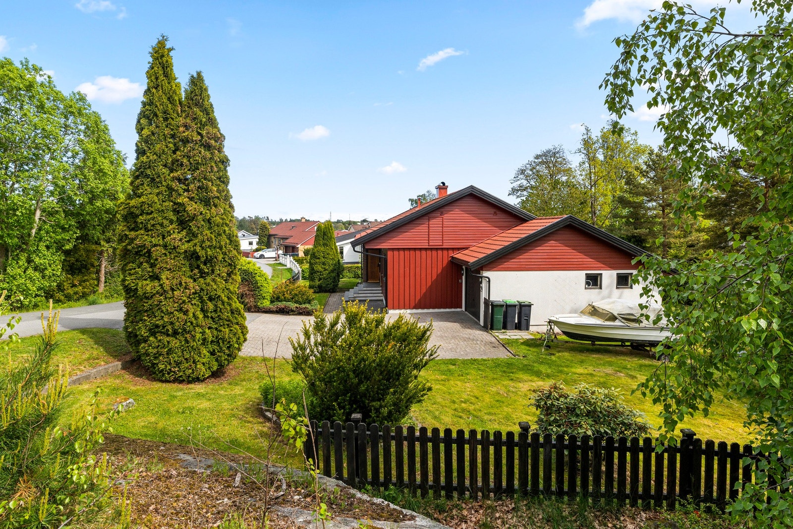 Flotte områder med turterreng og utfartssteder rundt Vansjø rett i nærheten. Galleribilde